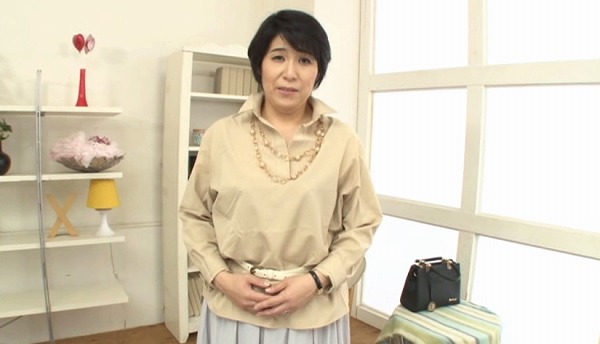 50歳の巨尻ドM熟女 真田葉子AVデビュー動画でスパンキングで激イキFUCK！