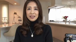 62歳の亀山ちえ子さん スレンダーな六十路の全裸で跳ねイキするAV動画
