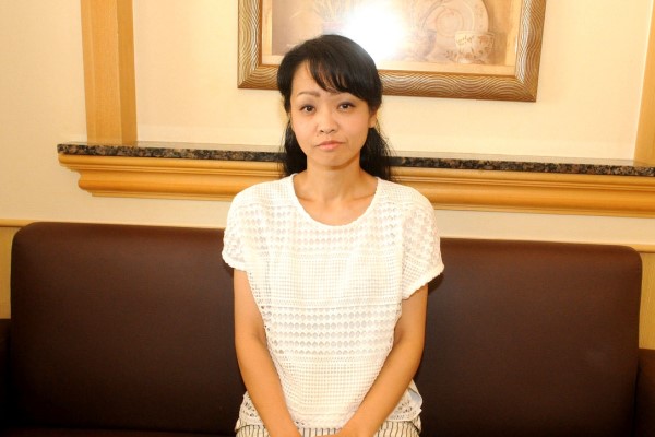 未処理の剛毛マン毛 江形佳惠43歳 40代熟女とは思えない可愛いアエギ声でイキまくり！
