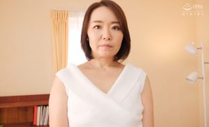 マン汁グチョグチョのアラフィフ熟女 秋元美織47歳 何度も潮吹きイキまくり！