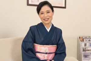 還暦熟女が若いチンポを嬉しそうにシャブる！本村千春60歳 未亡人の中出しセックス