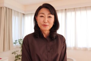 貧乳デカ尻六十路熟女 華月愛60歳 筋肉浮き出るくびれボディー