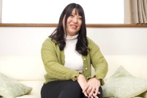 身長169cmの豊満巨漢ボディー!黒川杏子51歳 薄いマン毛広げて可愛いアエギ声でイク!