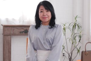 垂れた小ぶりの乳房はビンビン感度！我妻淳子56歳 バブル時代のヤリマン