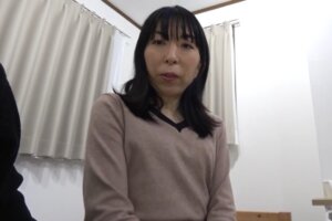 スレンダー貧乳熟女の新山恵里加43歳 出るわ出るわ！大量ハメ潮💦