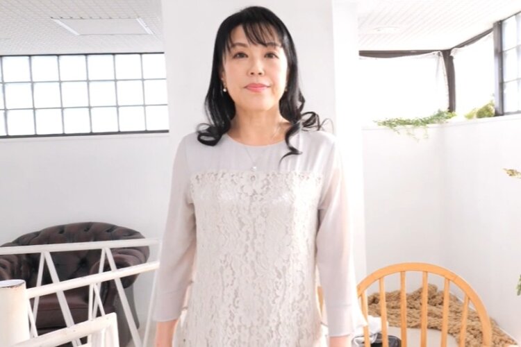 六十路の太いアエギ声を絞り出しドップリ快楽貪る香月すみれ60歳