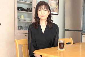 リアルな五十路オバサン潮吹きしながらイク~!とガチ昇天する片桐梓53歳