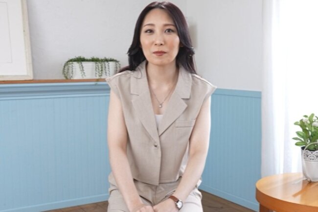 今まで経験したことない体位でパンパン攻められガクガク大昇天する高城みさと38歳