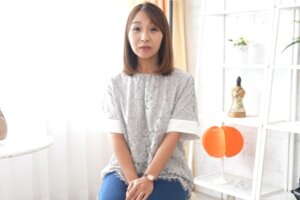 ピューと母乳吹き飛ばしながら絶叫イキする42歳ギャルママ竹内りさ子