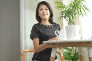 細身の体が壊れそうなくらい激しいピストンで最高の絶頂イキした三木夏海57歳